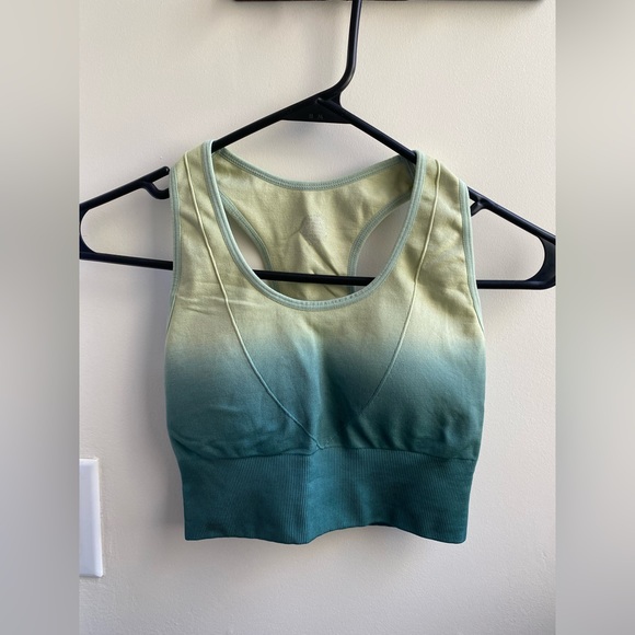 Sports bra size S - Picture 1 of 3